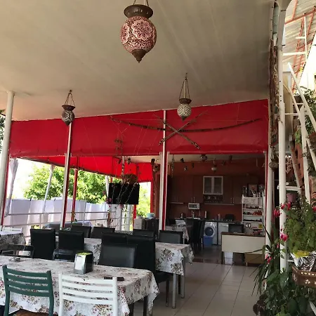 Otel Zümrüt Pansıyon *