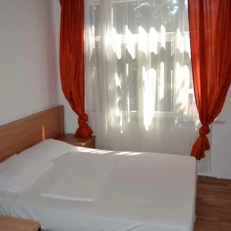 Zümrüt Pansıyon